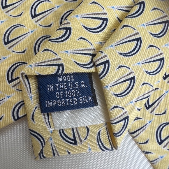 Vineyard‎ Vines Patterned Nautical Sailboats Silk Tie Classic Preppy Yellow Blue - Picture 6 of 6